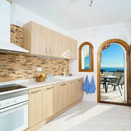 Villa Kalmias By Interhome